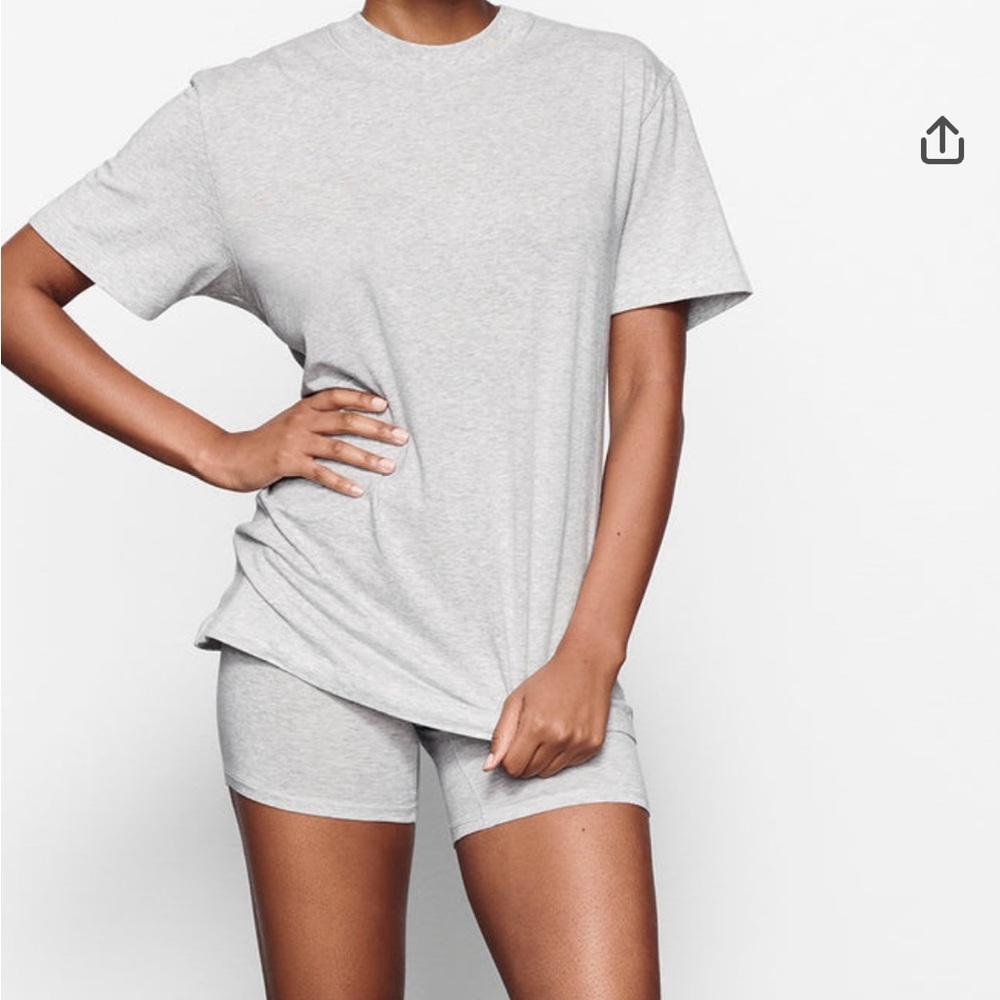 SKIMS Light Gray Women's boyfriend tshirt